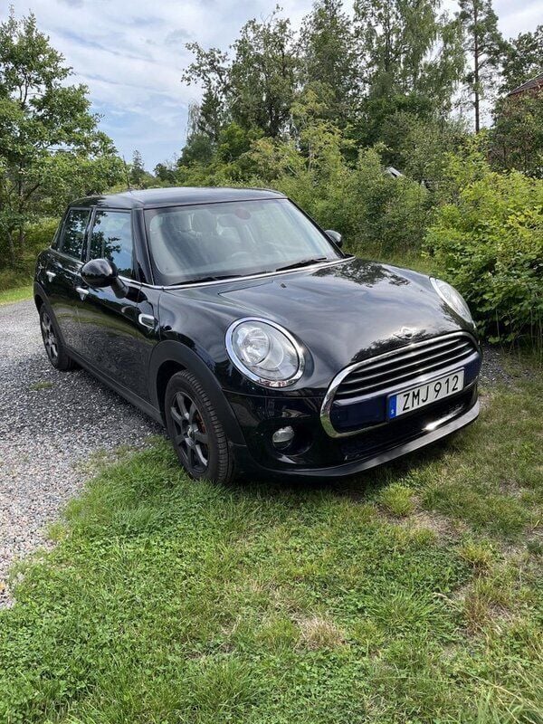 Svart Begagnad 2016 Mini Cooper D Halvkombi | 125 000 kr (Superpris) - Bild 1/4