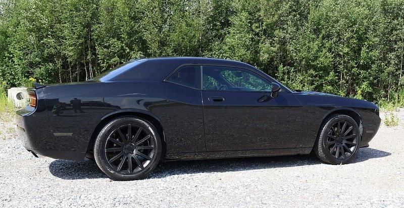 Svart Begagnad 2010 Dodge Challenger Sportkupé | 235 000 kr - Bild 1/4