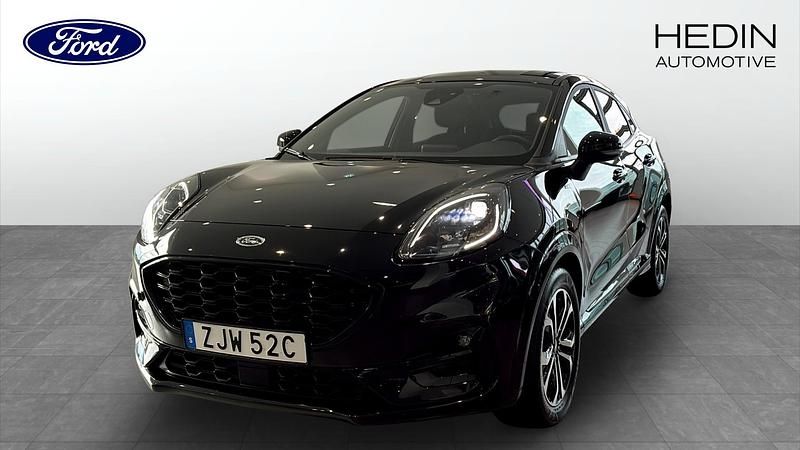 Svart (black) Begagnad 2022 Ford Puma Style SUV | 219 900 kr - Bild 1/4
