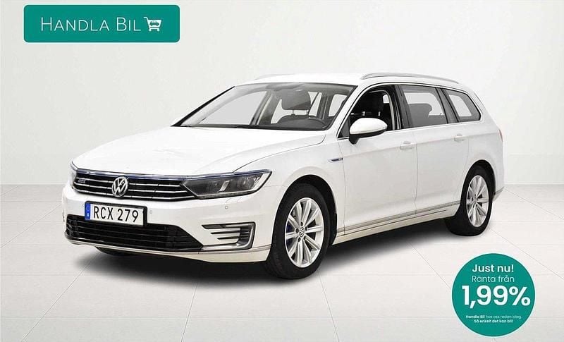 Vit Begagnad 2018 VW Passat GTE Kombi | 179 900 kr (Marknadspris) - Bild 1/4