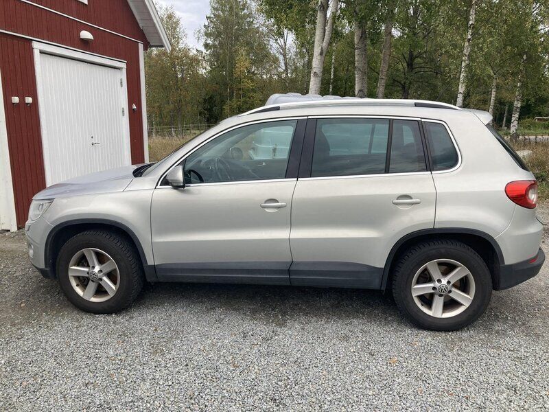 Silver Begagnad 2009 VW Tiguan SUV | 75 000 kr (Bra pris) - Bild 1/4
