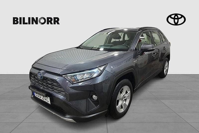 Mörkgrå Begagnad 2019 Toyota RAV4 Hybrid Active SUV | 249 900 kr (Marknadspris) - Bild 1/4