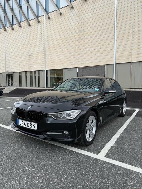 Svart Begagnad 2015 BMW 318 Performance Sedan | 119 000 kr (Lite dyr) - Bild 1/4