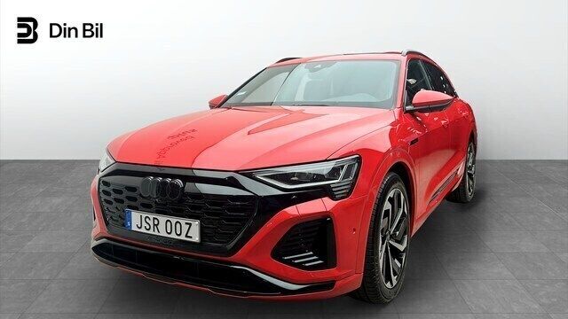 Röd Begagnad 2023 Audi Q8 e-tron S-Line SUV | 749 000 kr (Marknadspris) - Bild 1/4