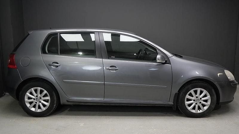 Begagnad VW Golf V Trendline 140 HK (102 kW) 2007 Grå Halvkombi