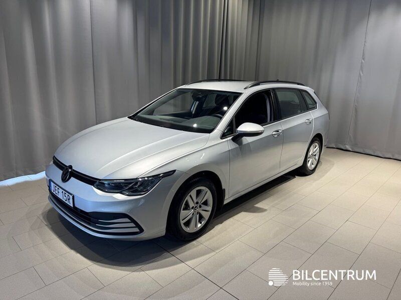Silver Begagnad 2024 VW Golf VIII Kombi | 299 900 kr (Marknadspris) - Bild 1/4
