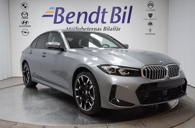 Ny BMW 330e M Sport 292 HK (214 kW) 2025 Skyscraper grey metallic Sedan