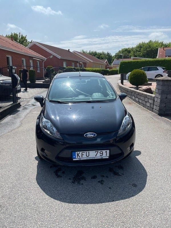 Svart Begagnad 2010 Ford Fiesta Trend Halvkombi | 39 900 kr (Bra pris) - Bild 1/4