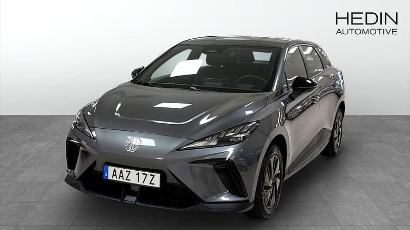 Grå (grey) Begagnad 2023 MG MG4 EV Halvkombi | 269 900 kr (Marknadspris) - Bild 1/4