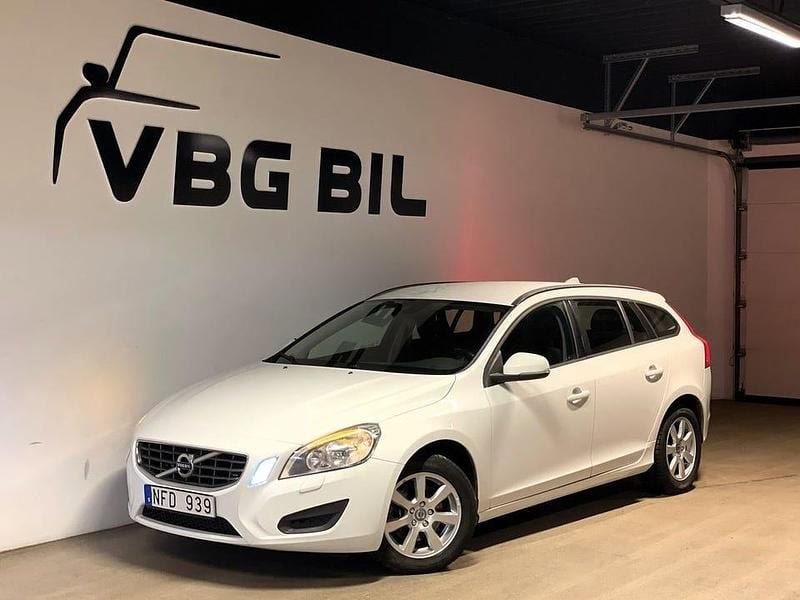 Begagnad Volvo V60 150 HK (110 kW) 2012 Vit Kombi