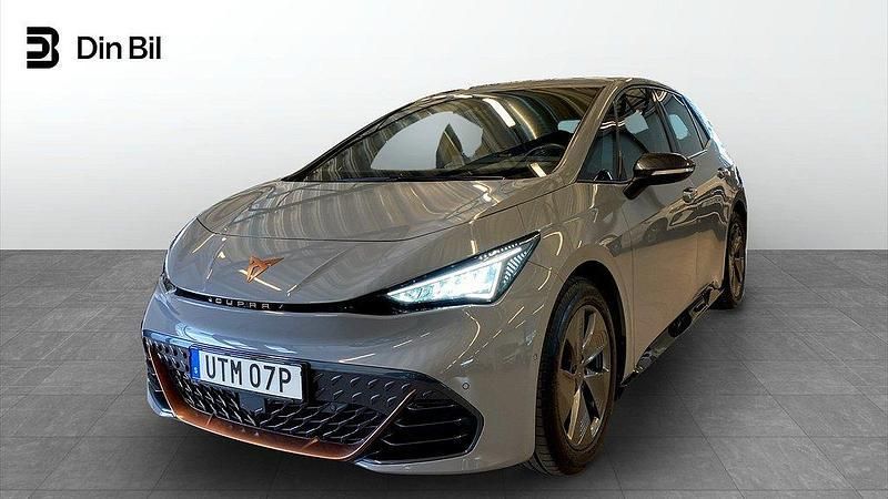 Ljusgrå (vapor grey) Begagnad 2022 Cupra Born Halvkombi | 254 900 kr (Bra pris) - Bild 1/4