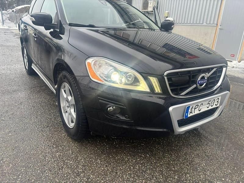 Svart Begagnad 2010 Volvo XC60 SUV | 69 000 kr (Bra pris) - Bild 1/4