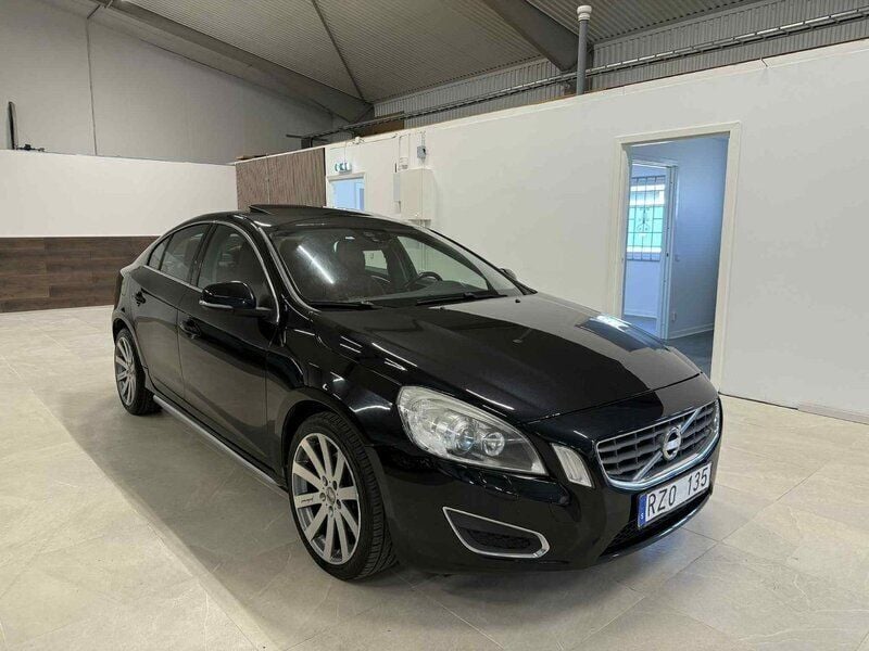 Svart Begagnad 2010 Volvo S60 Summum Sedan | 139 900 kr (Marknadspris) - Bild 1/4