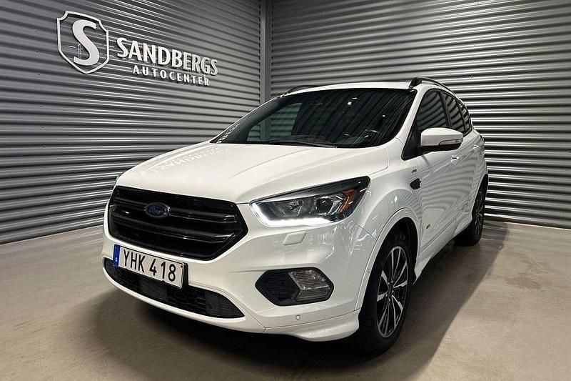Vit Begagnad 2016 Ford Kuga ST-Line SUV | 184 500 kr (Lite dyr) - Bild 1/4