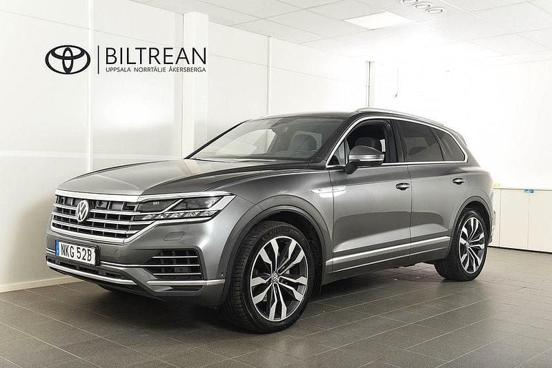 Grå (grå metallic) Begagnad 2020 VW Touareg Executive SUV | 449 900 kr (Superpris) - Bild 1/4