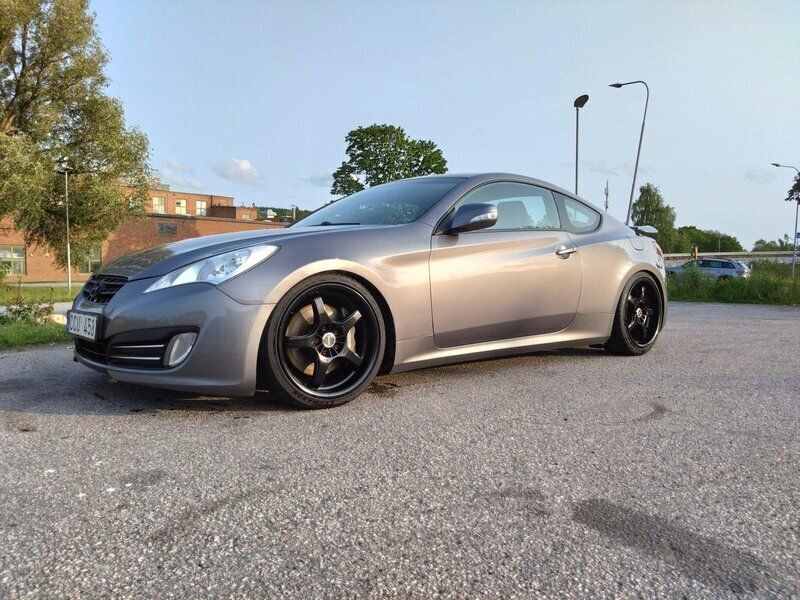 Grå Begagnad 2011 Hyundai Genesis Sportkupé | 115 000 kr - Bild 1/4