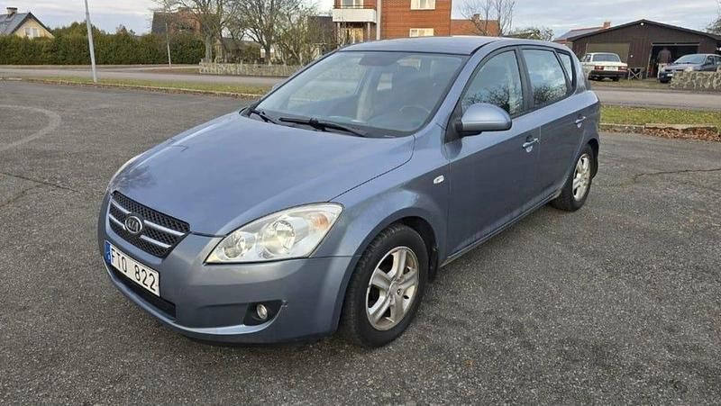 Begagnad Kia Ceed 115 HK (84 kW) 2007 Halvkombi