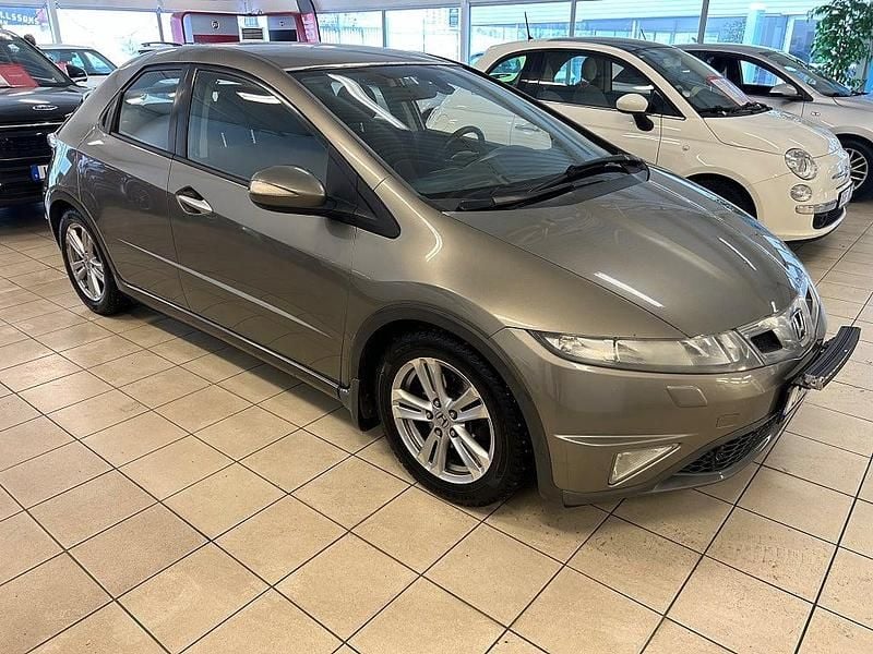 Grå Begagnad 2009 Honda Civic Sport Halvkombi | 47 000 kr (Marknadspris) - Bild 1/4