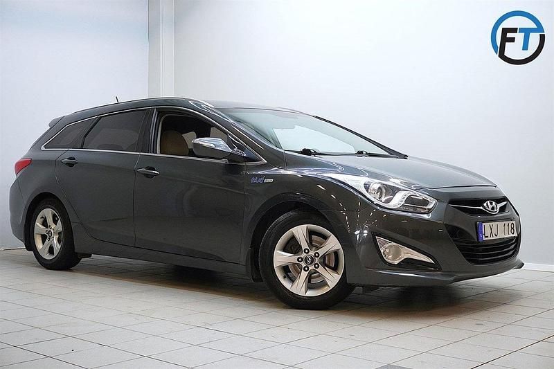 Grå Begagnad 2012 Hyundai i40 Select Kombi | 64 900 kr (Marknadspris) - Bild 1/4