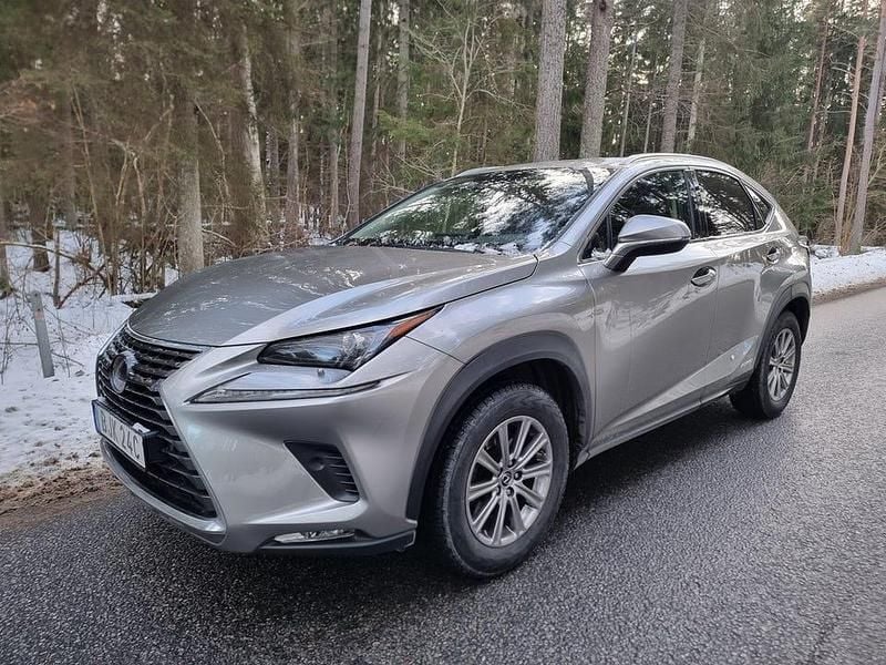Begagnad Lexus NX300h Executive Line 197 HK (144 kW) 2019 Grå SUV