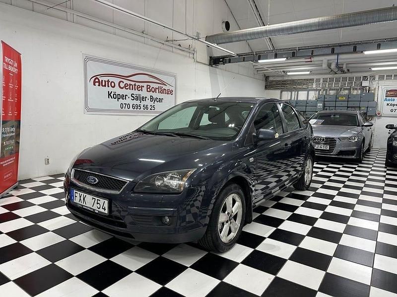 Begagnad Ford Focus 125 HK (91 kW) 2007 Grå Halvkombi