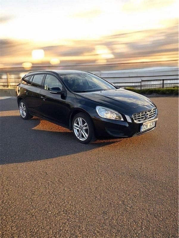 Begagnad 2013 Volvo V60 Kombi | 70 000 kr (Superpris) - Bild 1/4