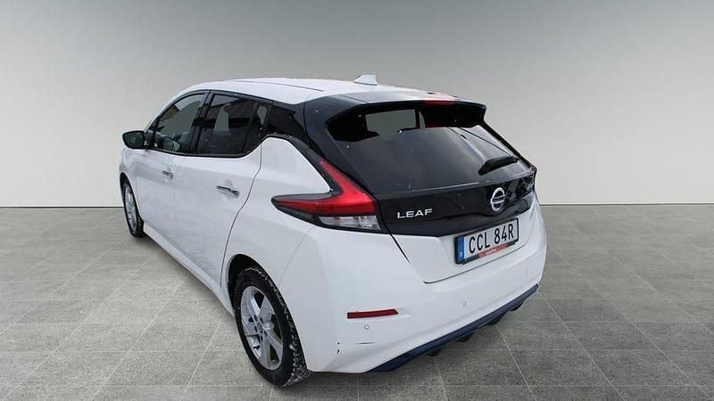 Begagnad Nissan Leaf N-Connecta 110 kW (150 HK) 2021 Vit Halvkombi