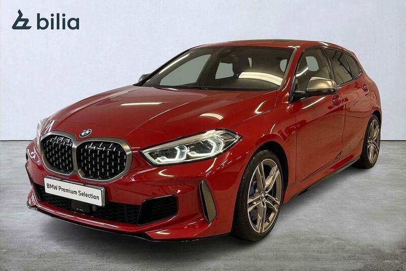 Röd Begagnad 2019 BMW M135 M Sport Halvkombi | 339 000 kr (Bra pris) - Bild 1/4