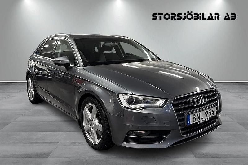 Grå Begagnad 2014 Audi A3 Sportback Ambition Halvkombi | 154 000 kr (Marknadspris) - Bild 1/4