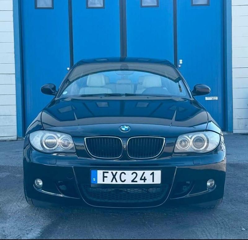 Begagnad BMW 120 170 HK (125 kW) 2007 Svart metalic Halvkombi