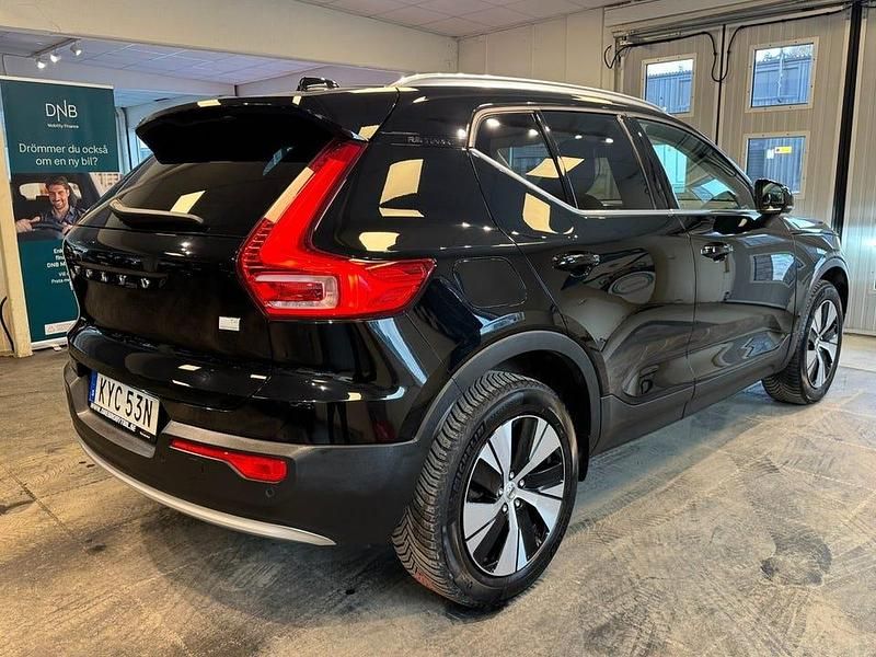 Begagnad Volvo XC40 Core 211 HK (155 kW) 2023 Svart SUV