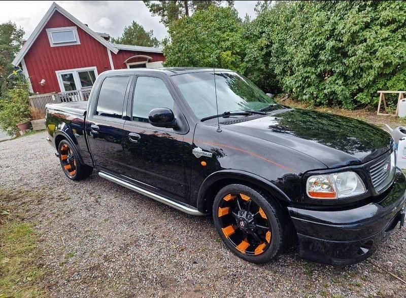 Svart Begagnad 2002 Ford F-150 XLT Pickup | 199 000 kr - Bild 1/4
