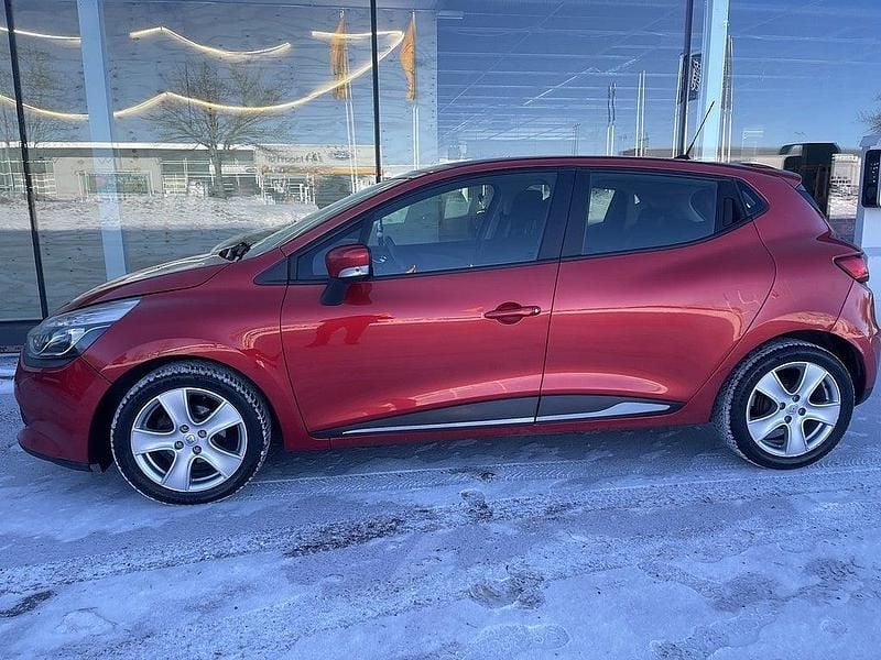 Begagnad Renault Clio IV 90 HK (66 kW) 2013 Röd Halvkombi