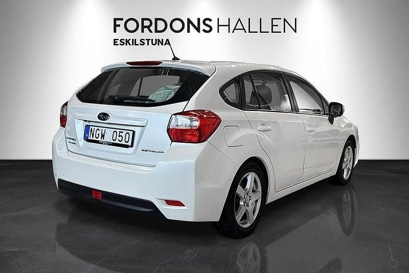 Begagnad Subaru Impreza 114 HK (83 kW) 2013 Vit Halvkombi