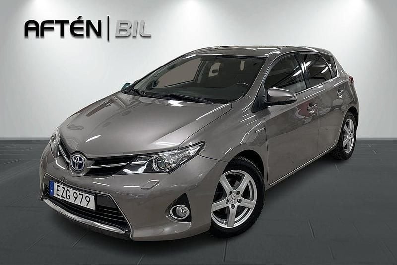 Brun Begagnad 2015 Toyota Auris Hybrid Edition Halvkombi | 159 900 kr (Marknadspris) - Bild 1/3