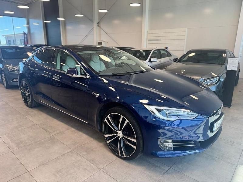 Blå Begagnad 2017 Tesla Model S Halvkombi | 259 900 kr (Bra pris) - Bild 1/4