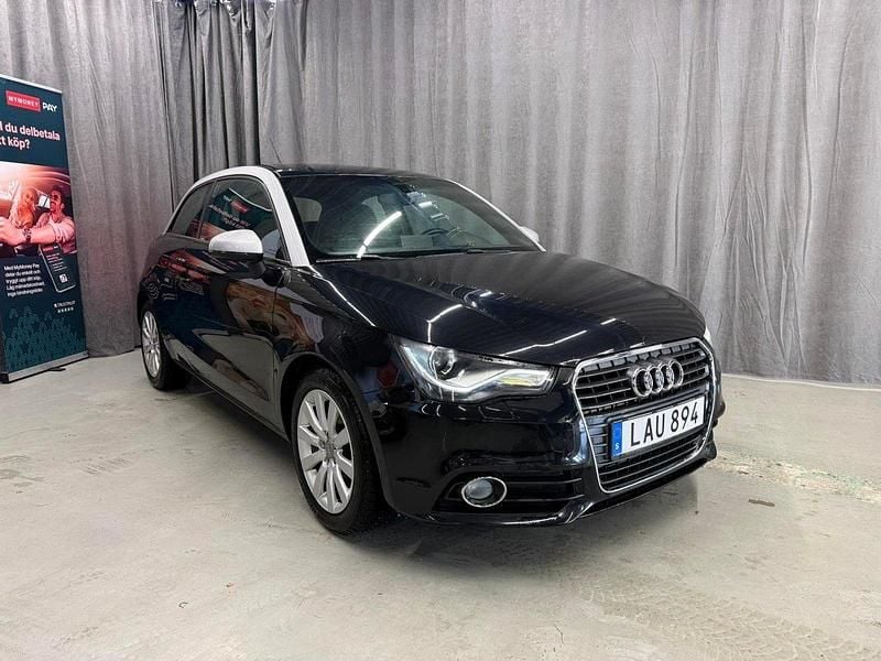 Svart Begagnad 2011 Audi A1 Halvkombi | 114 990 kr (Marknadspris) - Bild 1/4