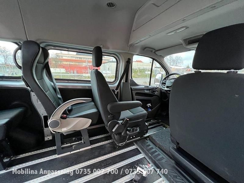 Begagnad Ford Transit Custom 131 HK (96 kW) 2019 Moondust silver Kombi