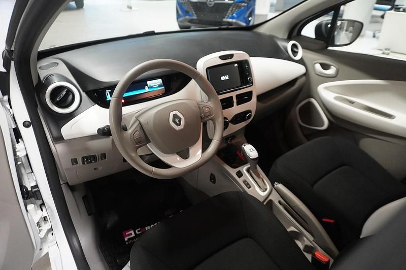 Begagnad Renault Zoe Life 67 kW (92 HK) 2018 Vit Halvkombi