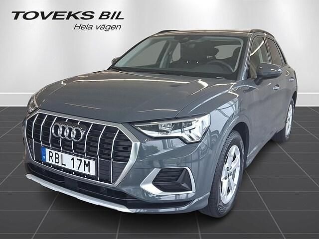 Grå (nanogrå metallic) Begagnad 2024 Audi Q3 Advanced Plus SUV | 379 000 kr (Lite dyr) - Bild 1/4