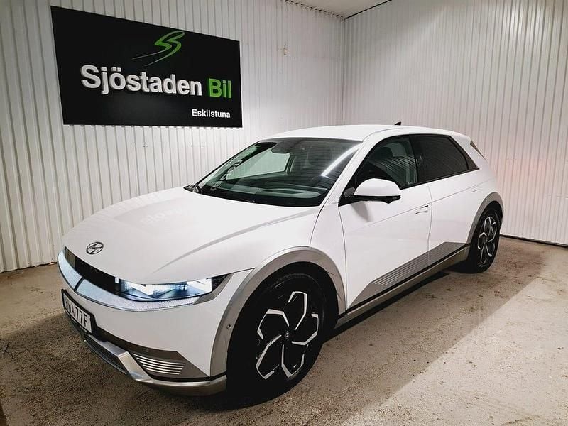 Vit Begagnad 2022 Hyundai Ioniq Advanced Halvkombi | 427 900 kr - Bild 1/4