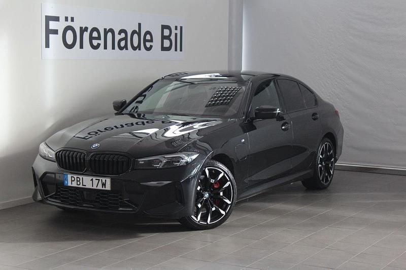 Svart Begagnad 2024 BMW 330e M Sport Sedan | 559 000 kr (Dyr) - Bild 1/4