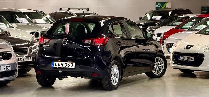 Begagnad Mazda 2 90 HK (66 kW) 2016 Svart Halvkombi