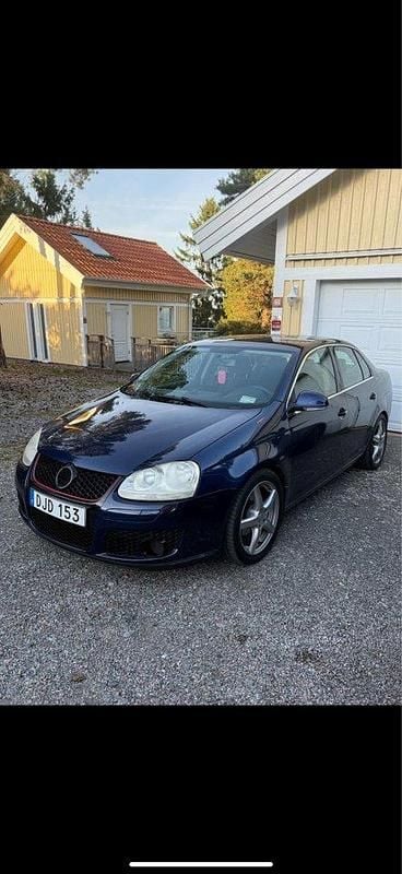 Blå Begagnad 2006 VW Jetta Comfortline Sedan | 39 900 kr (Marknadspris) - Bild 1/4