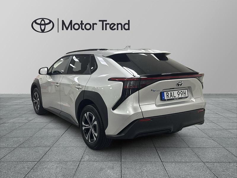 Begagnad Toyota bZ4X 2023 Silver SUV