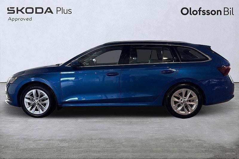 Blå Begagnad 2024 Skoda Octavia Style Kombi | 284 900 kr (Marknadspris) - Bild 1/3