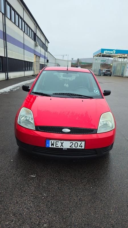 Begagnad Ford Fiesta 70 HK (51 kW) 2005 Halvkombi