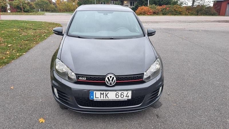 Grå Begagnad 2010 VW Golf VI GTI Halvkombi | 55 000 kr (Bra pris) - Bild 1/4