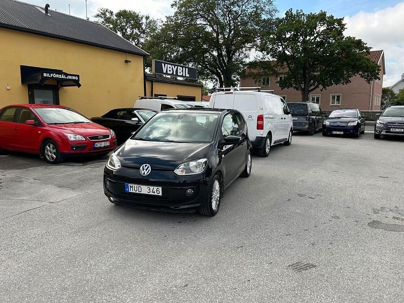 Svart Begagnad 2012 VW up! high up! Halvkombi | 64 000 kr (Dyr) - Bild 1/4