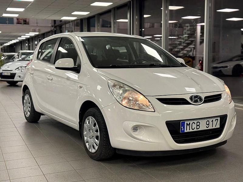 Begagnad Hyundai i20 Select 78 HK (57 kW) 2012 Vit Halvkombi